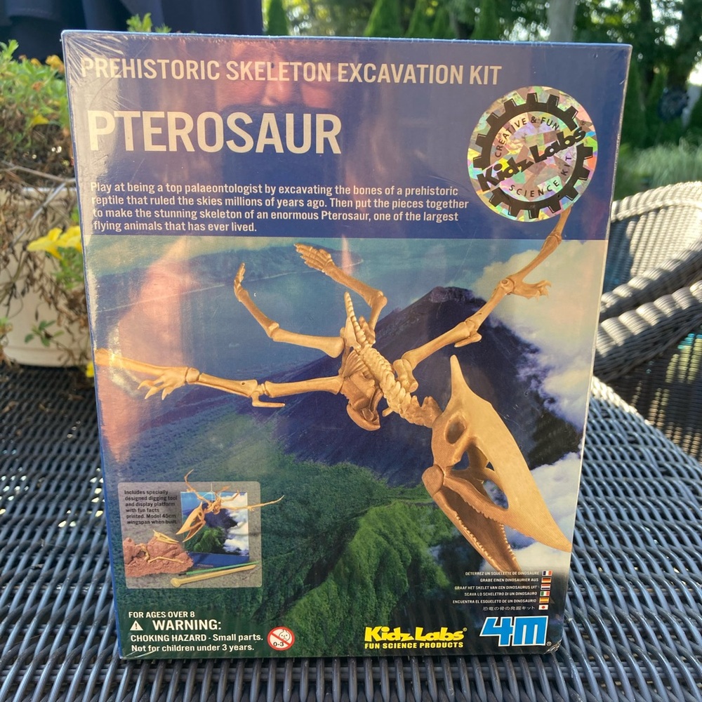 New Kidz Labs Prehistoric skeleton excavation kit